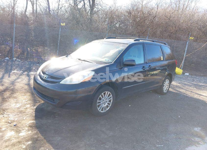 Photo 2 of 2010 Toyota Sienna LE (VIN 5TDJK4CC2AS034130)