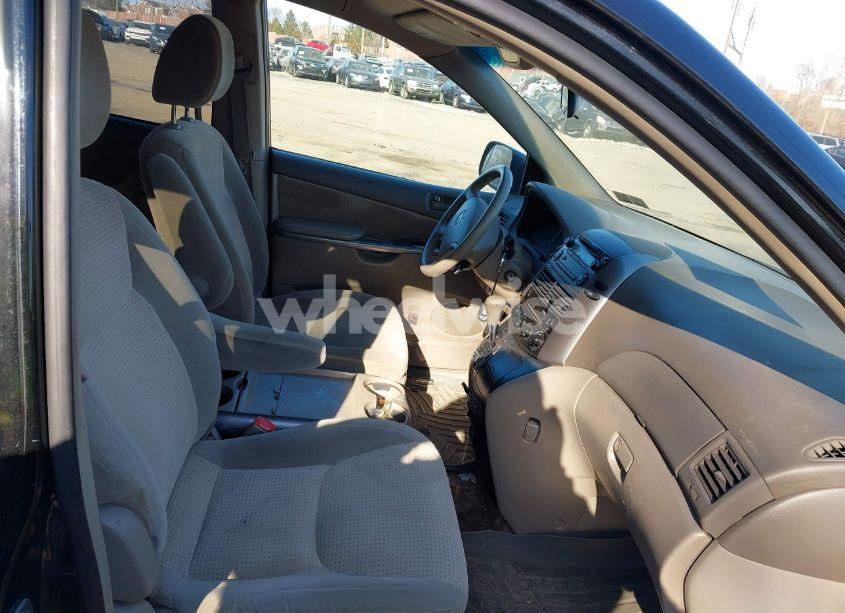 Photo 5 of 2010 Toyota Sienna LE (VIN 5TDJK4CC2AS034130)