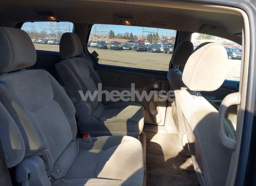 Photo 8 of 2010 Toyota Sienna LE (VIN 5TDJK4CC2AS034130)