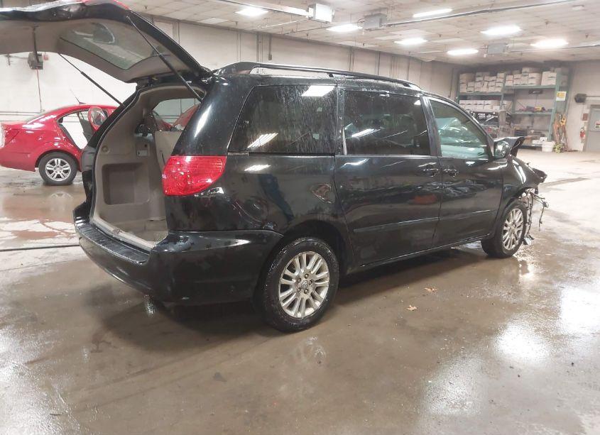 Photo 4 of 2010 Toyota Sienna LE (VIN 5TDJK4CC4AS031052)