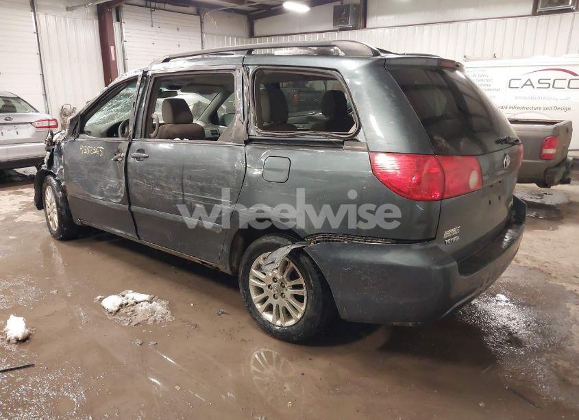 Photo 3 of 2010 Toyota Sienna LE (VIN 5TDJK4CC4AS033674)