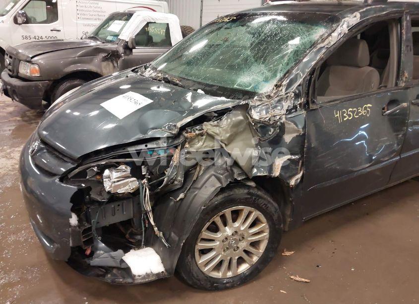 Photo 6 of 2010 Toyota Sienna LE (VIN 5TDJK4CC4AS033674)