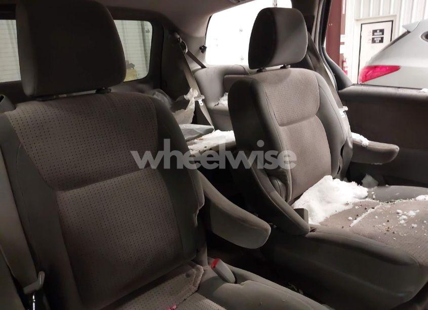 Photo 8 of 2010 Toyota Sienna LE (VIN 5TDJK4CC4AS033674)