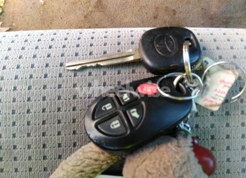 Photo 11 of 2010 Toyota Sienna LE (VIN 5TDJK4CC9AS031970)