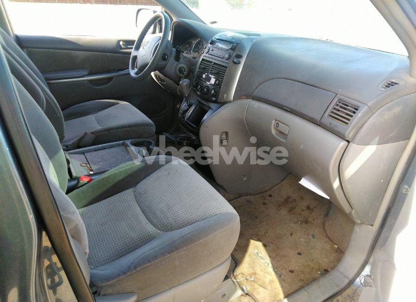 Photo 5 of 2010 Toyota Sienna LE (VIN 5TDJK4CC9AS031970)