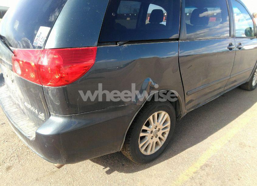 Photo 6 of 2010 Toyota Sienna LE (VIN 5TDJK4CC9AS031970)