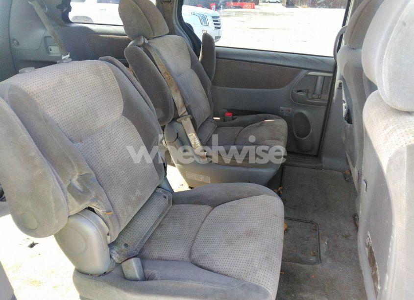 Photo 8 of 2010 Toyota Sienna LE (VIN 5TDJK4CC9AS031970)