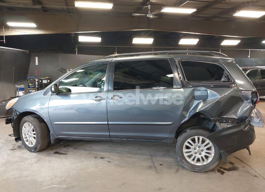 Photo 14 of 2010 Toyota Sienna LE (VIN 5TDJK4CCXAS029645)