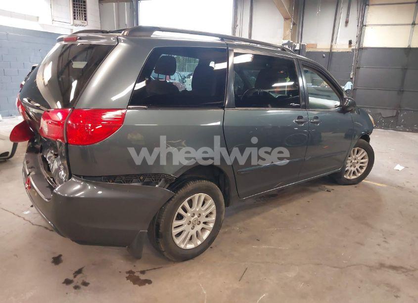 Photo 4 of 2010 Toyota Sienna LE (VIN 5TDJK4CCXAS029645)