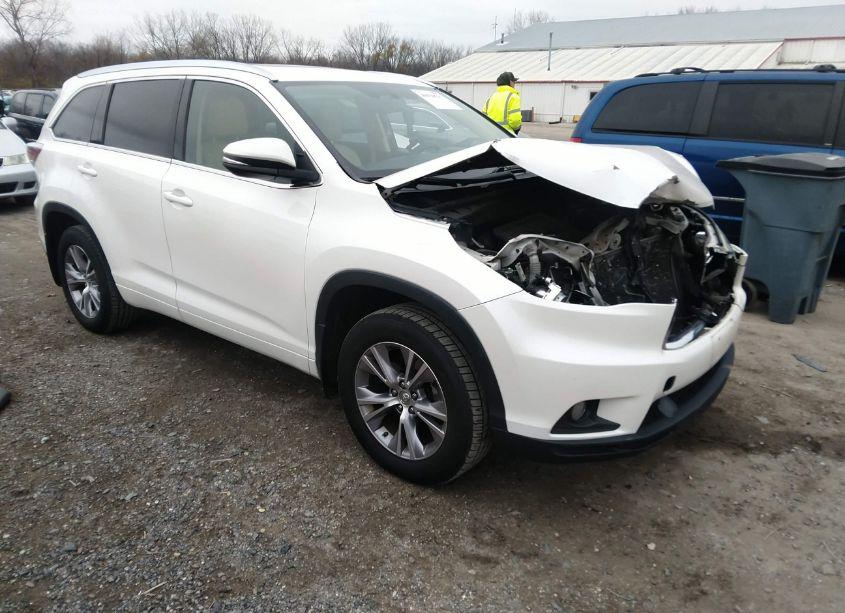 2015 Toyota Highlander XLE V6 (VIN 5TDJKRFH0FS084519) main photo