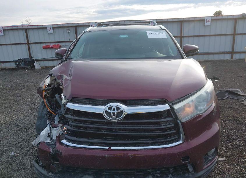 Photo 13 of 2015 Toyota Highlander XLE V6 (VIN 5TDJKRFH0FS097688)