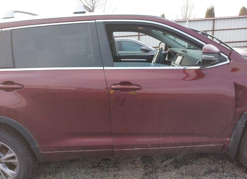 Photo 14 of 2015 Toyota Highlander XLE V6 (VIN 5TDJKRFH0FS097688)