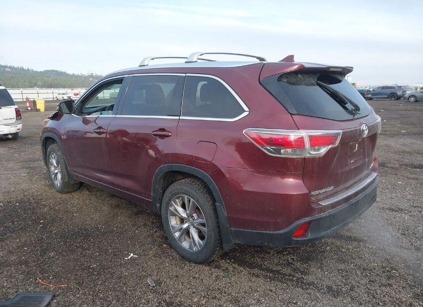 Photo 3 of 2015 Toyota Highlander XLE V6 (VIN 5TDJKRFH0FS097688)