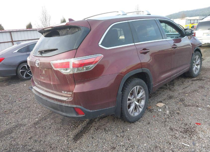 Photo 4 of 2015 Toyota Highlander XLE V6 (VIN 5TDJKRFH0FS097688)
