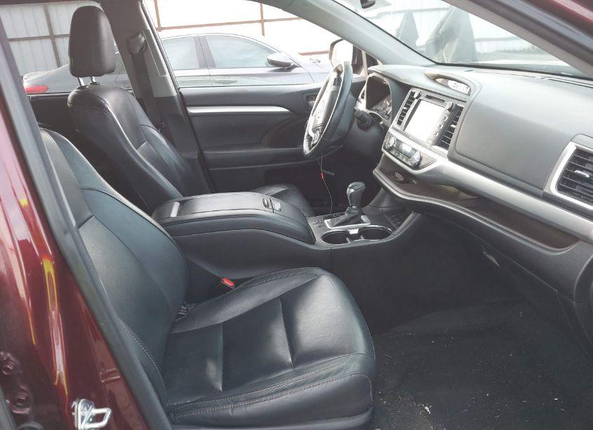 Photo 5 of 2015 Toyota Highlander XLE V6 (VIN 5TDJKRFH0FS097688)