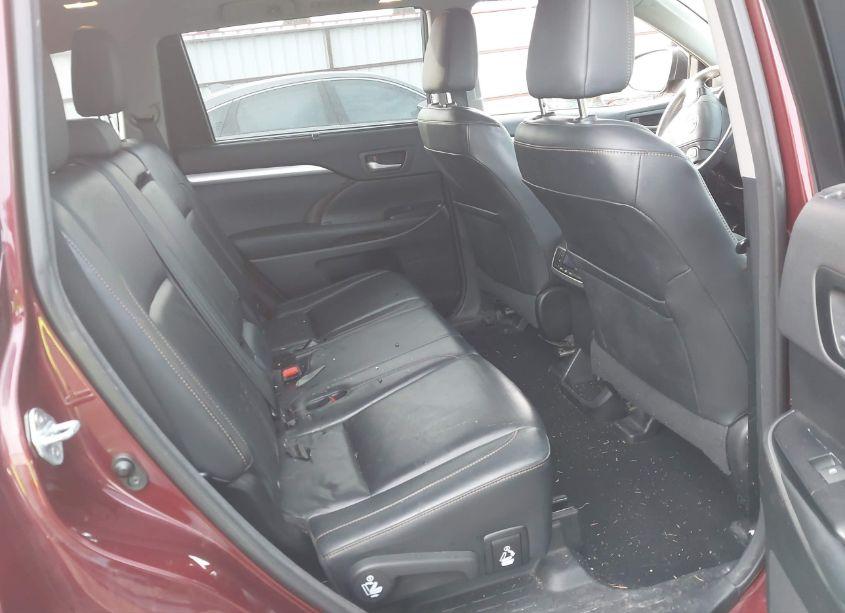 Photo 8 of 2015 Toyota Highlander XLE V6 (VIN 5TDJKRFH0FS097688)