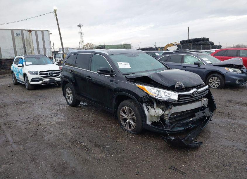 2015 Toyota Highlander XLE V6 (VIN 5TDJKRFH0FS107023) main photo