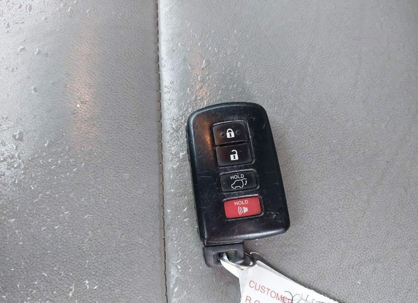 Photo 11 of 2015 Toyota Highlander XLE V6 (VIN 5TDJKRFH0FS107023)