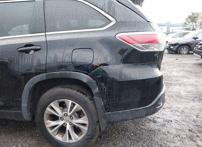 Photo 12 of 2015 Toyota Highlander XLE V6 (VIN 5TDJKRFH0FS107023)