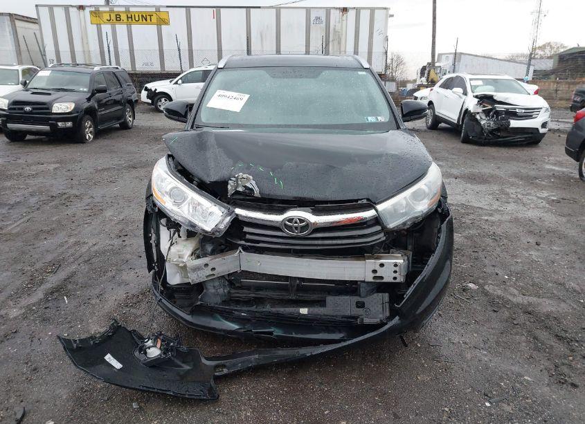 Photo 13 of 2015 Toyota Highlander XLE V6 (VIN 5TDJKRFH0FS107023)