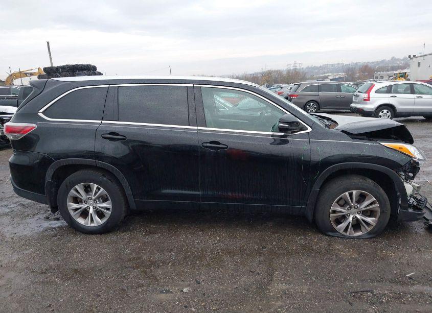Photo 14 of 2015 Toyota Highlander XLE V6 (VIN 5TDJKRFH0FS107023)