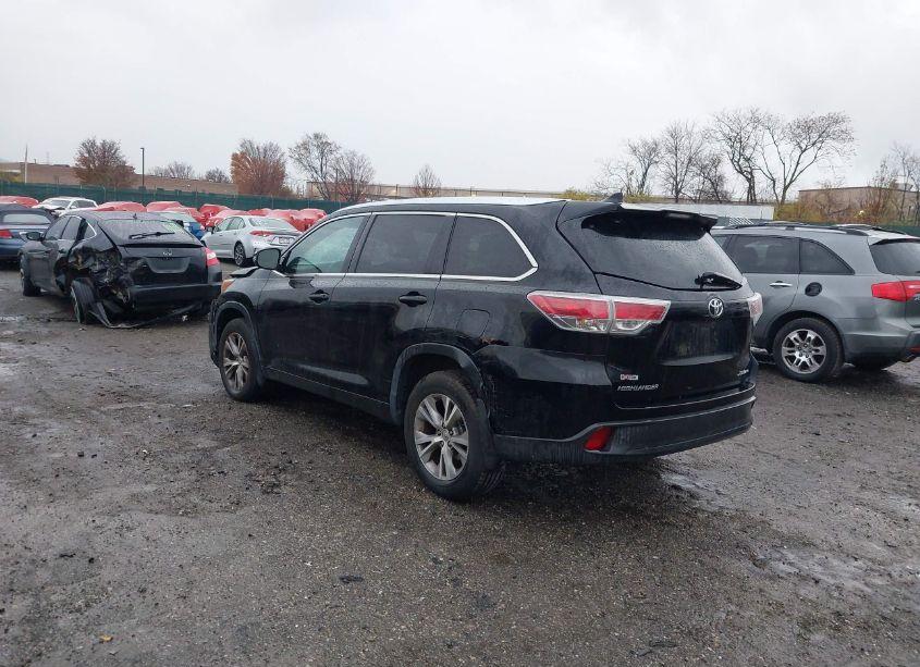 Photo 3 of 2015 Toyota Highlander XLE V6 (VIN 5TDJKRFH0FS107023)