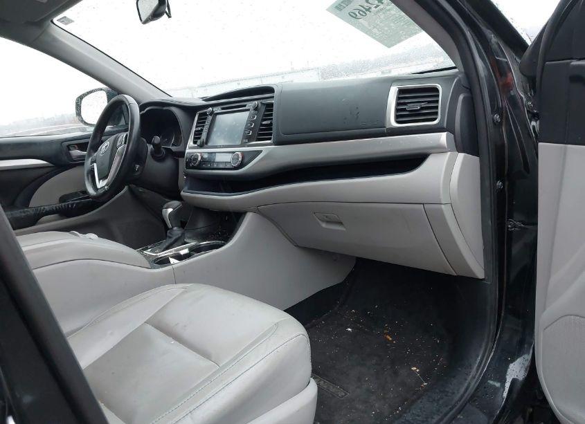 Photo 5 of 2015 Toyota Highlander XLE V6 (VIN 5TDJKRFH0FS107023)