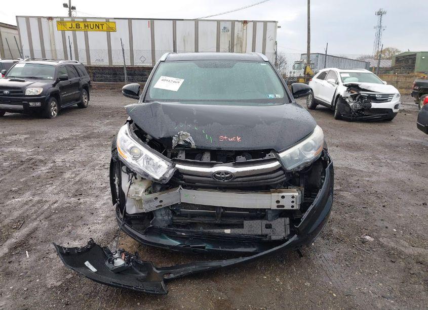 Photo 6 of 2015 Toyota Highlander XLE V6 (VIN 5TDJKRFH0FS107023)