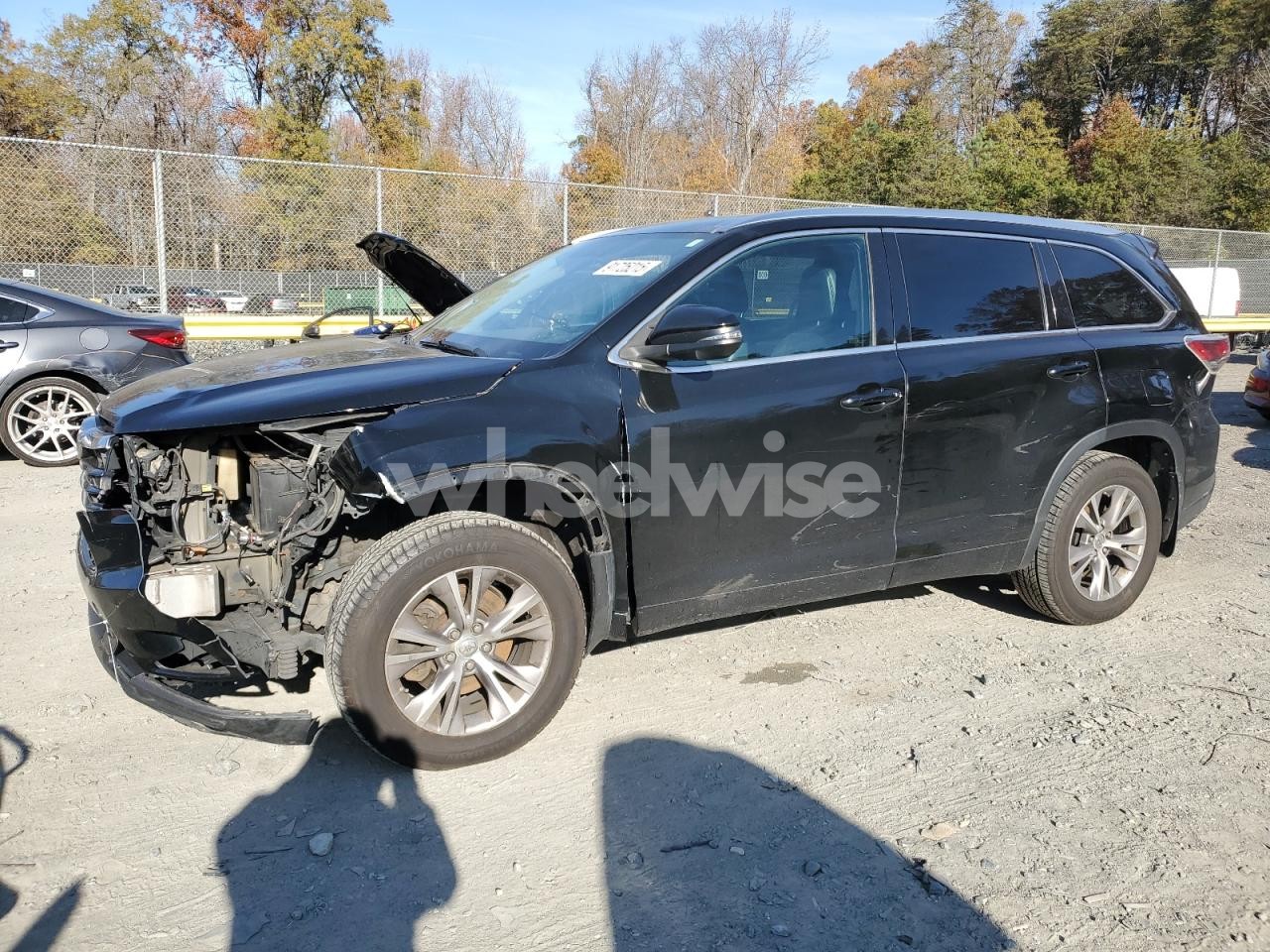 2015 TOYOTA HIGHLANDER XLE (VIN 5TDJKRFH0FS144640) main photo