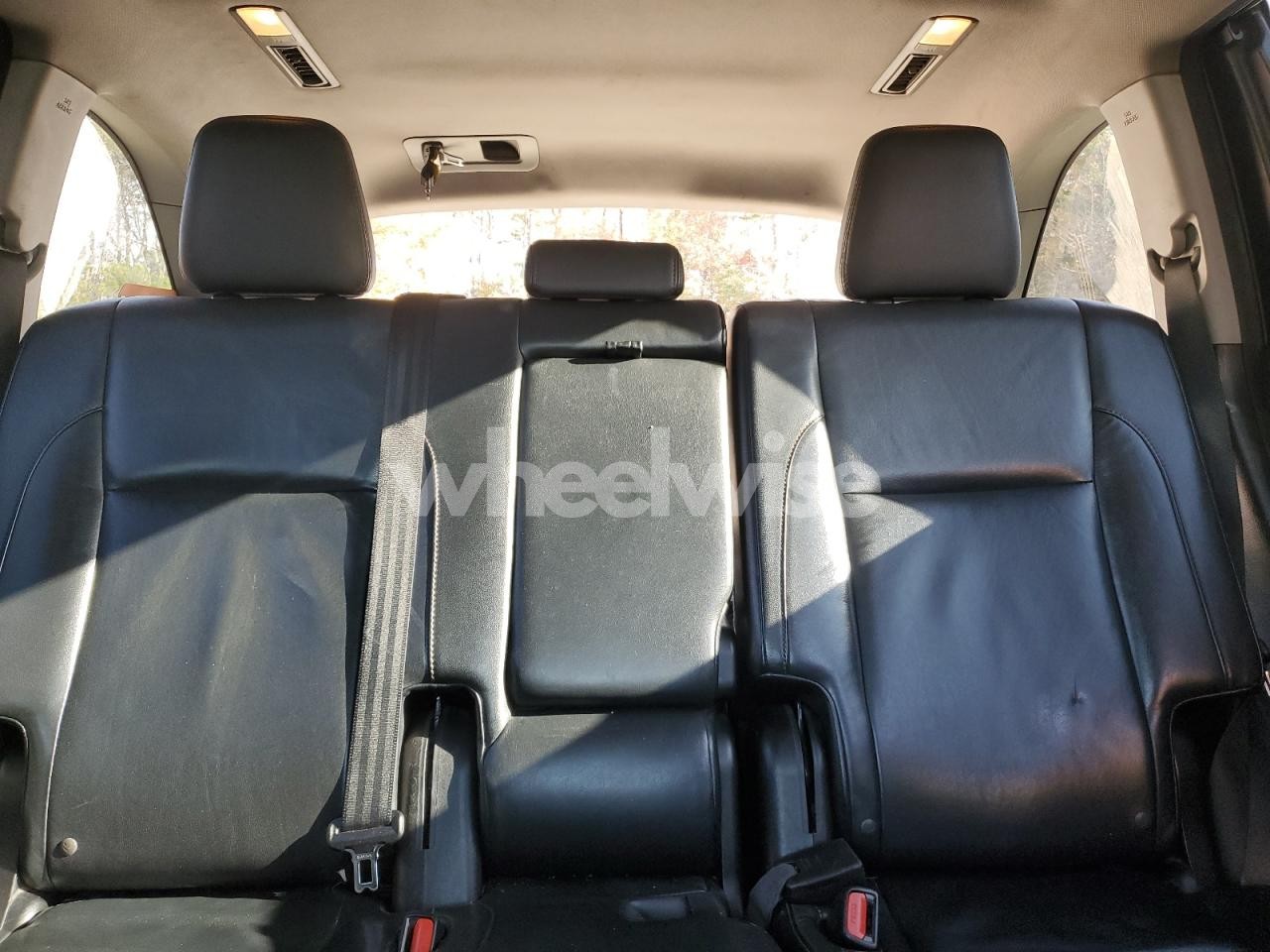 Photo 10 of 2015 TOYOTA HIGHLANDER XLE (VIN 5TDJKRFH0FS144640)