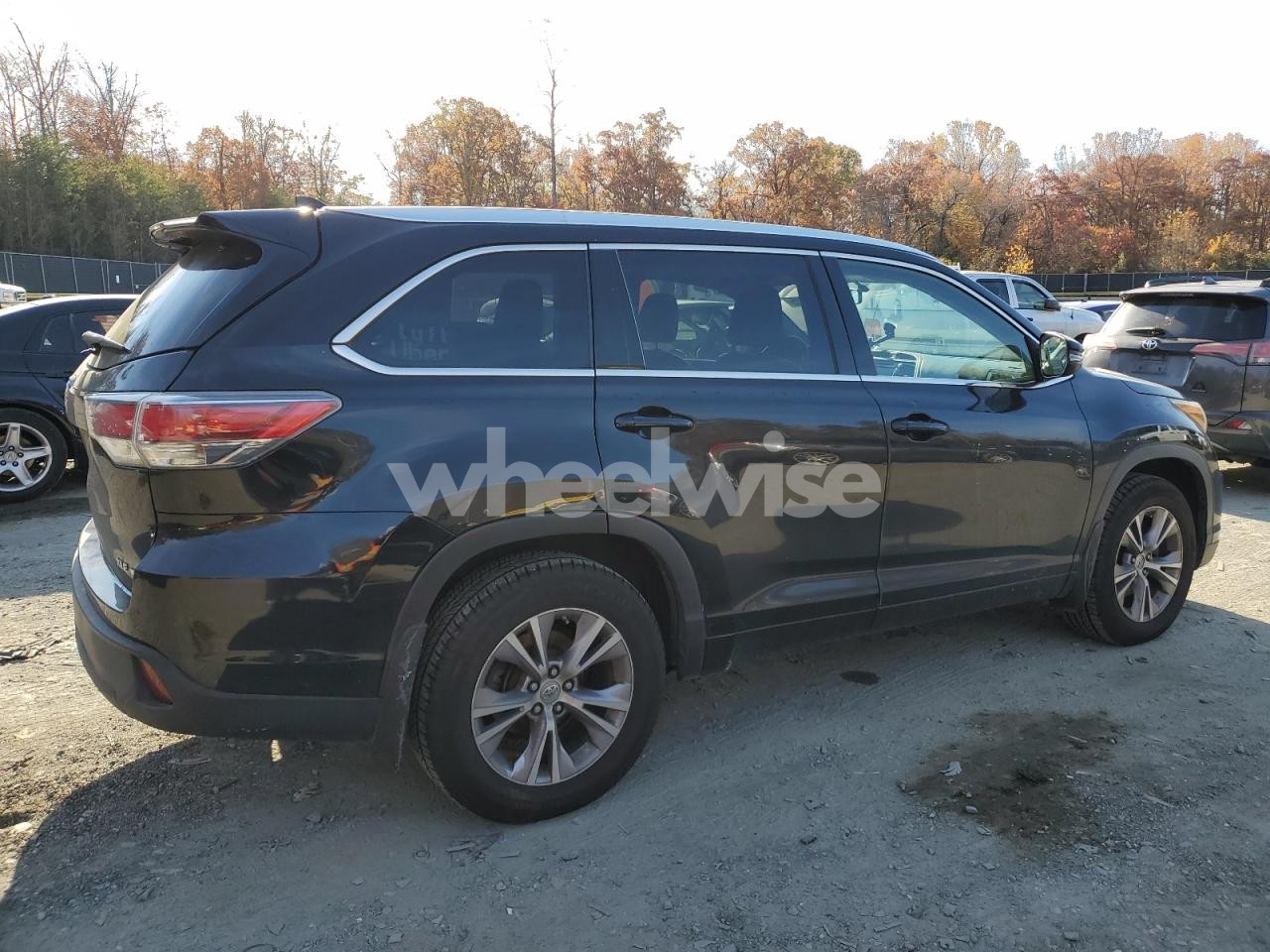 Photo 3 of 2015 TOYOTA HIGHLANDER XLE (VIN 5TDJKRFH0FS144640)