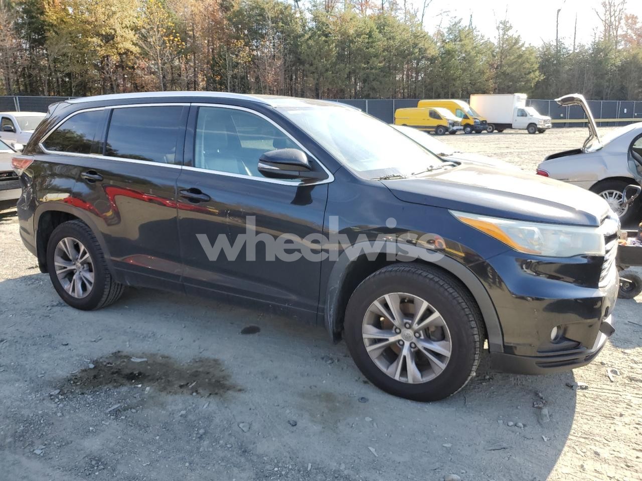 Photo 4 of 2015 TOYOTA HIGHLANDER XLE (VIN 5TDJKRFH0FS144640)