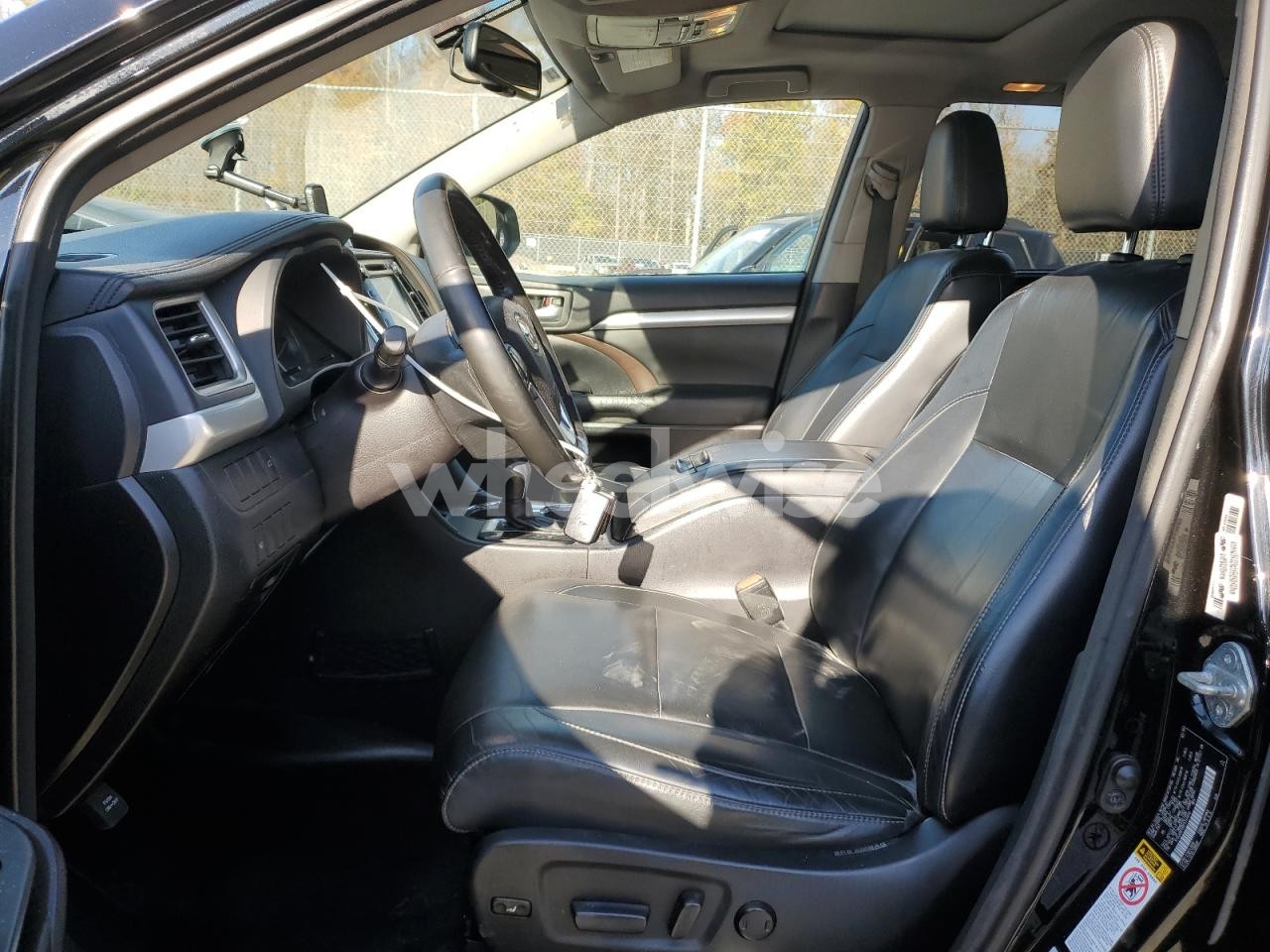 Photo 7 of 2015 TOYOTA HIGHLANDER XLE (VIN 5TDJKRFH0FS144640)