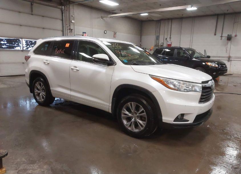 2015 Toyota Highlander XLE V6 (VIN 5TDJKRFH0FS190310) main photo