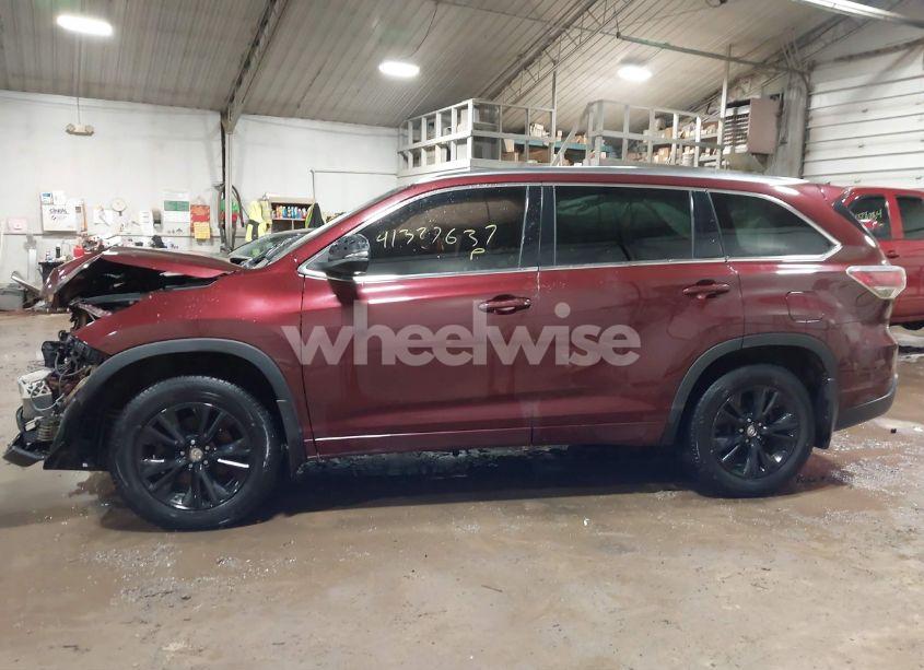 Photo 14 of 2015 Toyota Highlander XLE V6 (VIN 5TDJKRFH0FS221135)