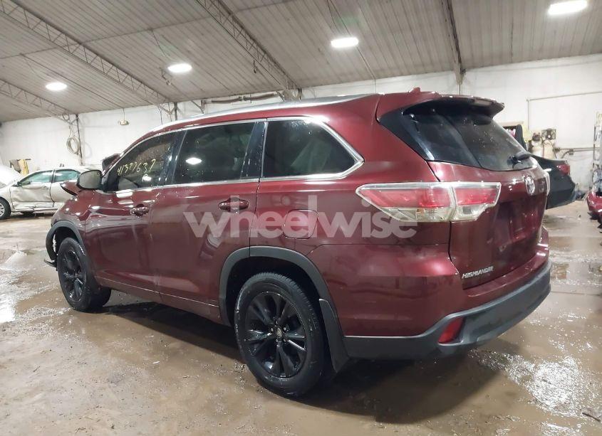 Photo 3 of 2015 Toyota Highlander XLE V6 (VIN 5TDJKRFH0FS221135)
