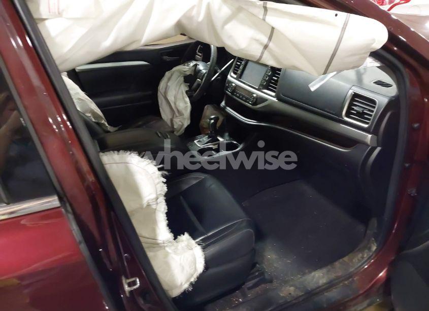 Photo 5 of 2015 Toyota Highlander XLE V6 (VIN 5TDJKRFH0FS221135)