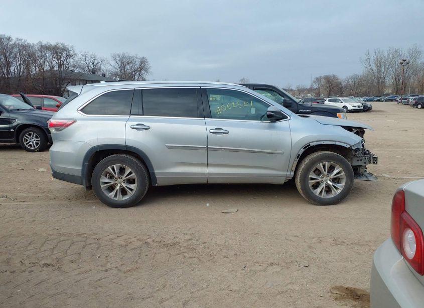 Photo 14 of 2015 Toyota Highlander XLE V6 (VIN 5TDJKRFH0FS224326)