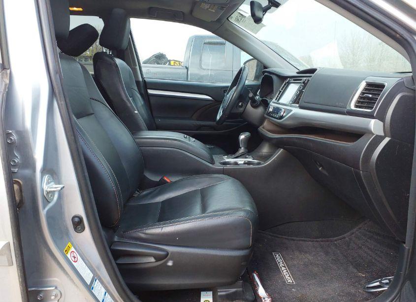 Photo 5 of 2015 Toyota Highlander XLE V6 (VIN 5TDJKRFH0FS224326)