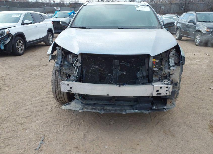 Photo 6 of 2015 Toyota Highlander XLE V6 (VIN 5TDJKRFH0FS224326)