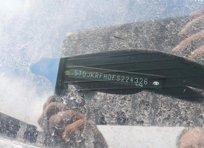 Photo 9 of 2015 Toyota Highlander XLE V6 (VIN 5TDJKRFH0FS224326)