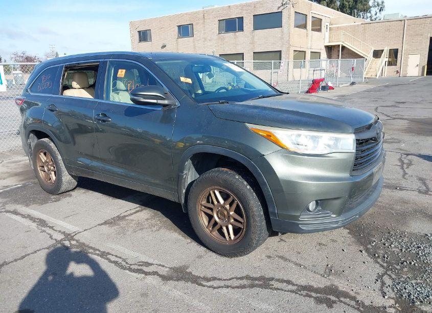 2016 Toyota Highlander XLE V6 (VIN 5TDJKRFH0GS244108) main photo