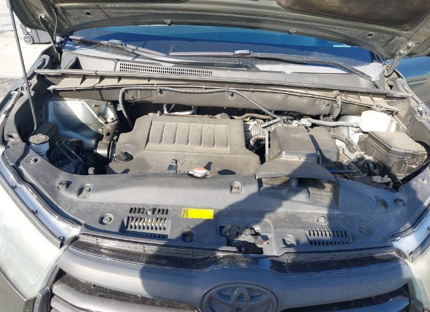 Photo 10 of 2016 Toyota Highlander XLE V6 (VIN 5TDJKRFH0GS244108)