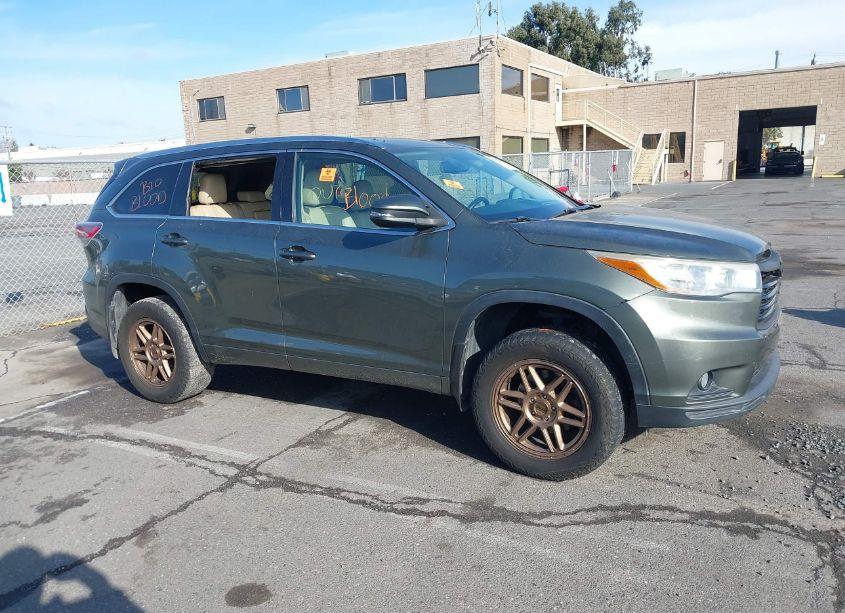 Photo 13 of 2016 Toyota Highlander XLE V6 (VIN 5TDJKRFH0GS244108)
