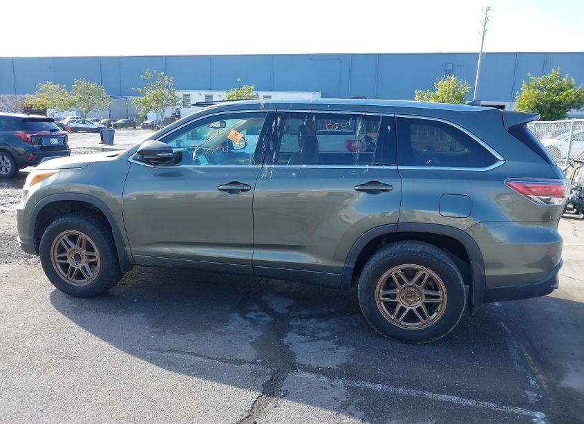 Photo 14 of 2016 Toyota Highlander XLE V6 (VIN 5TDJKRFH0GS244108)