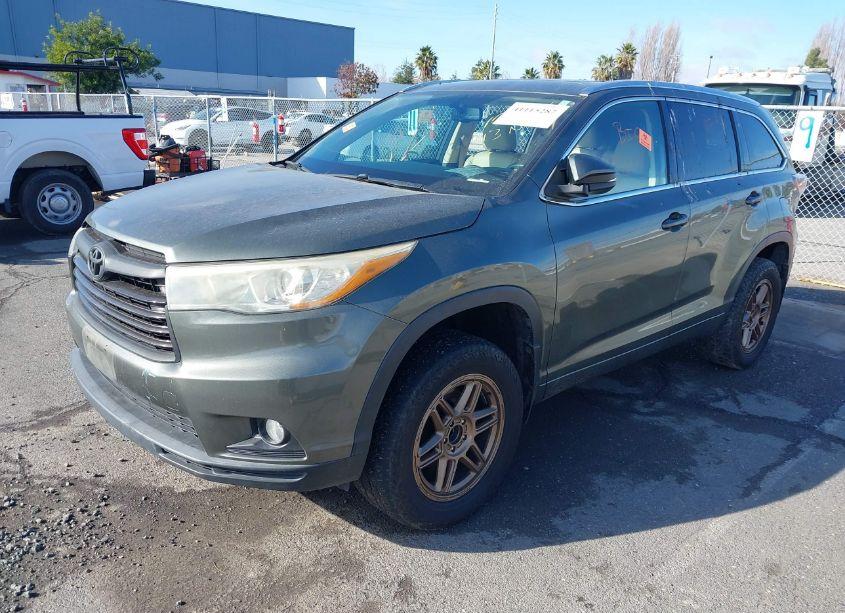 Photo 2 of 2016 Toyota Highlander XLE V6 (VIN 5TDJKRFH0GS244108)