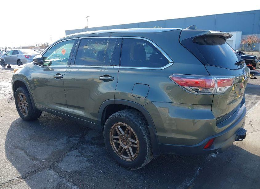 Photo 3 of 2016 Toyota Highlander XLE V6 (VIN 5TDJKRFH0GS244108)