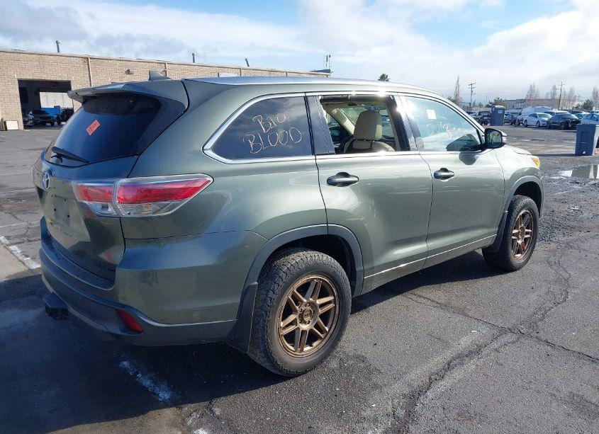 Photo 4 of 2016 Toyota Highlander XLE V6 (VIN 5TDJKRFH0GS244108)