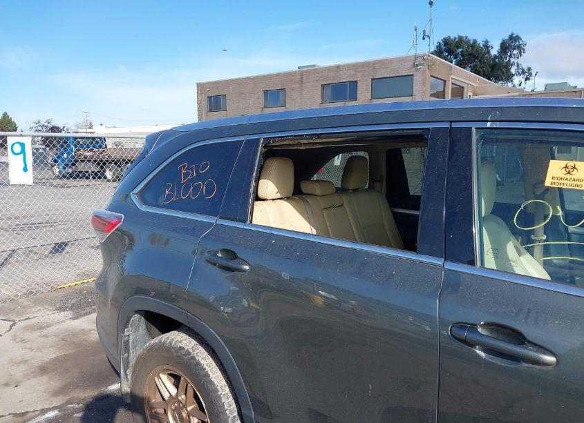 Photo 6 of 2016 Toyota Highlander XLE V6 (VIN 5TDJKRFH0GS244108)