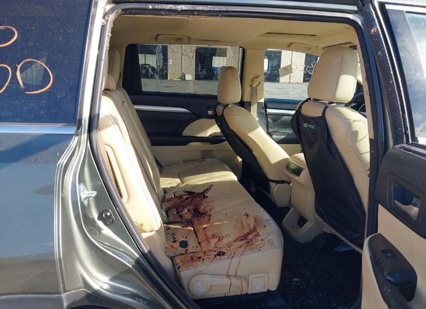 Photo 8 of 2016 Toyota Highlander XLE V6 (VIN 5TDJKRFH0GS244108)